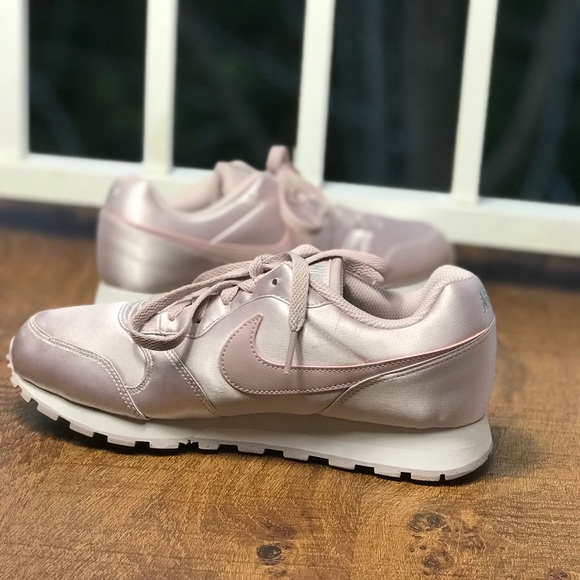 nike md runner 2 pink